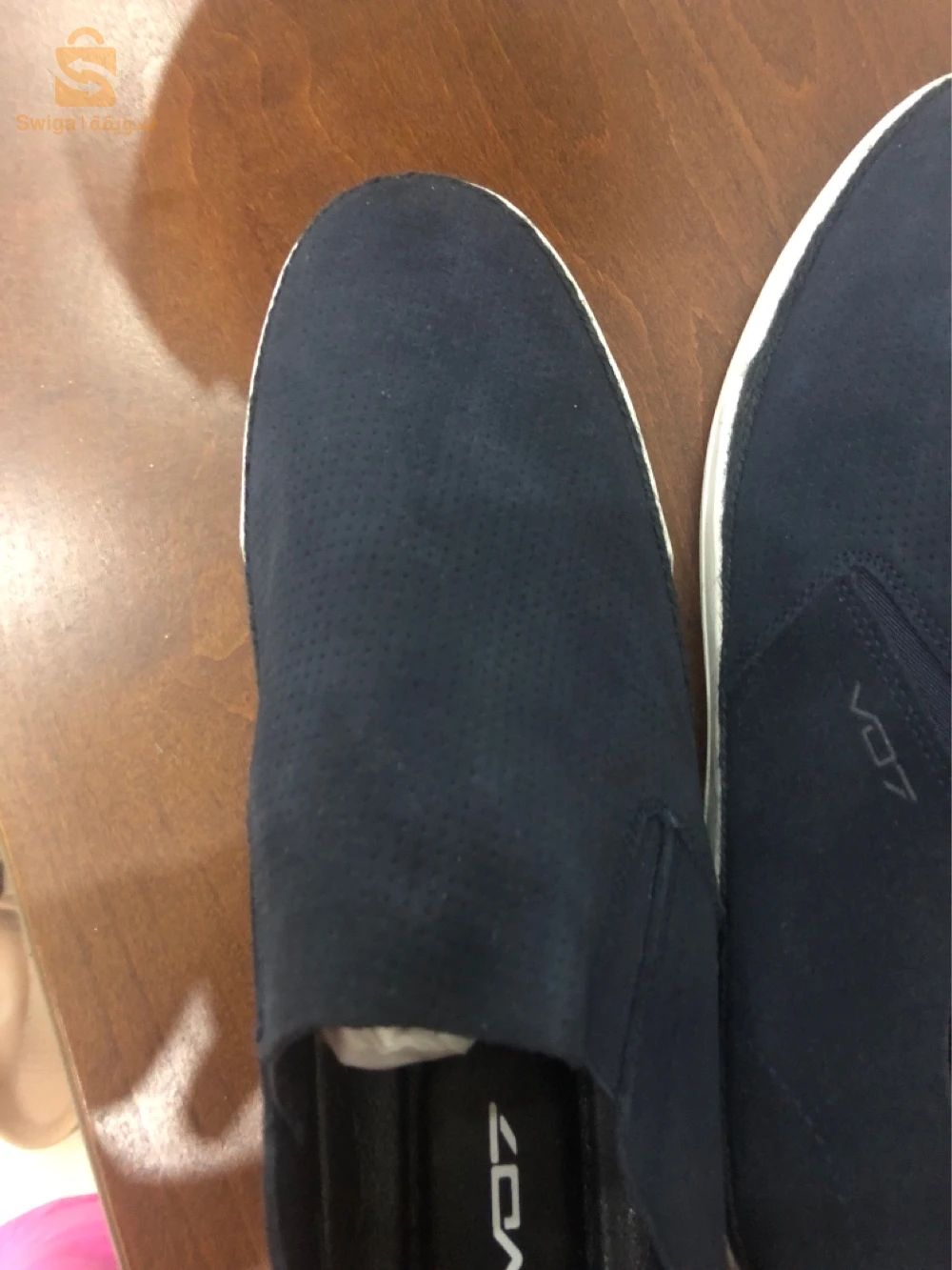 chaussures sketchers original la pointure 44 la couleur bleu foncé et merci