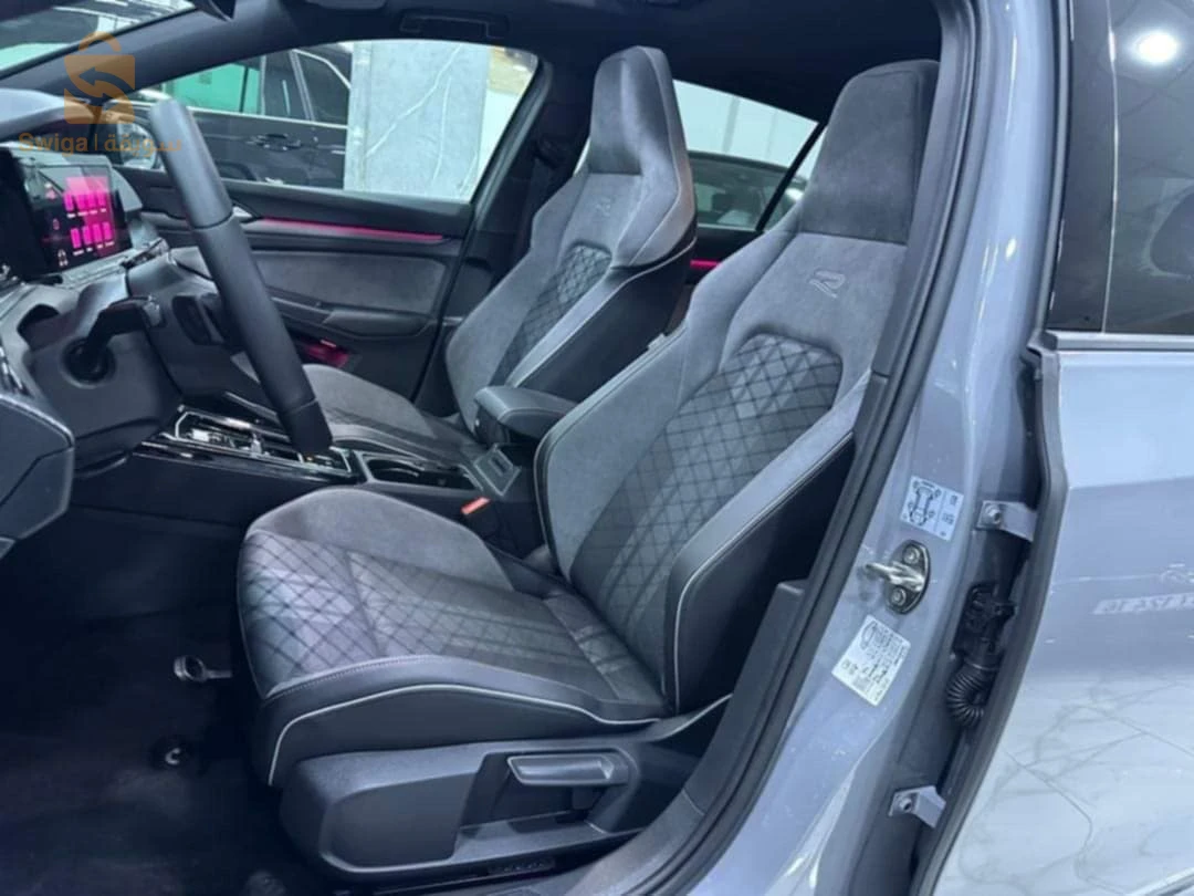Volkswagen Golf 8
R-Line Edition