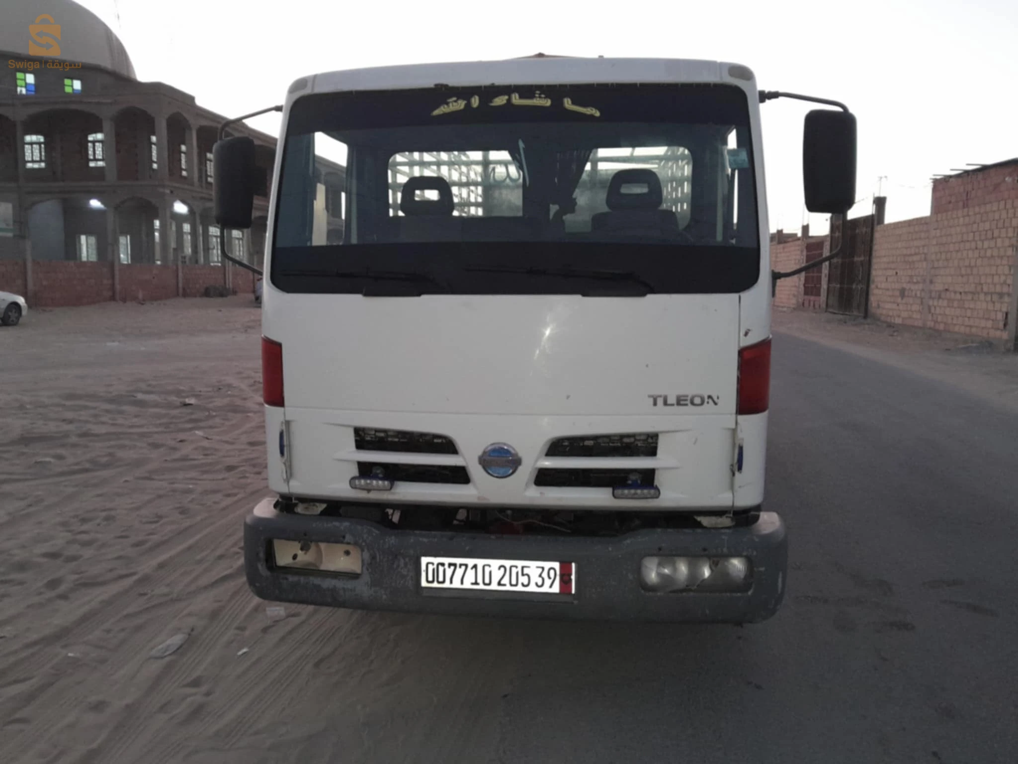 شاحنة نيسان سنة 2005 فيه ابوات وميتور جيمسي للإتصال 0799322352