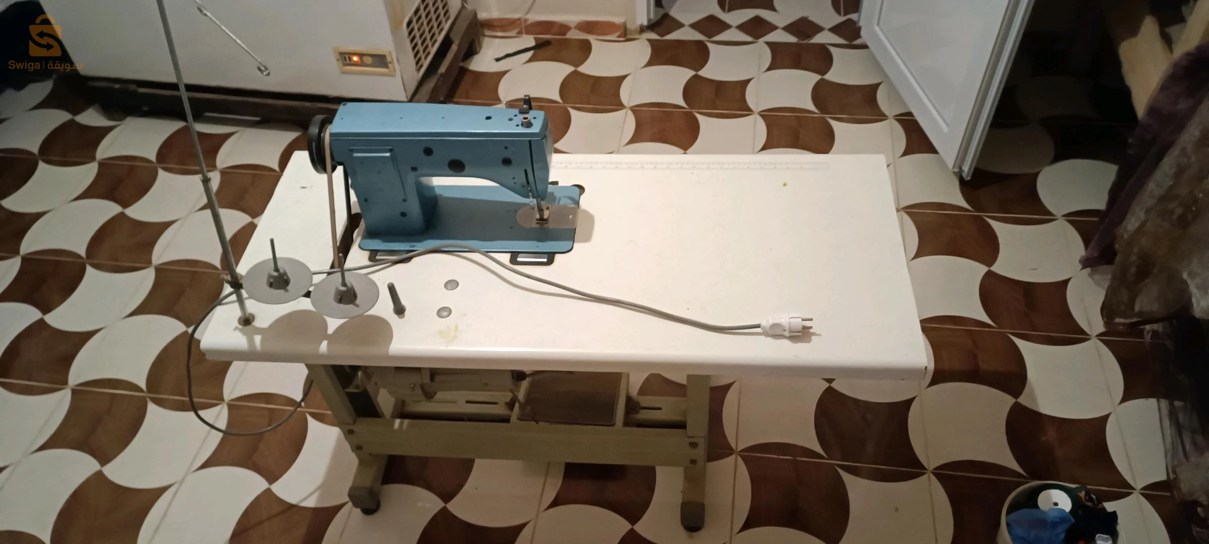 آلة خياطة عصرية حديثة