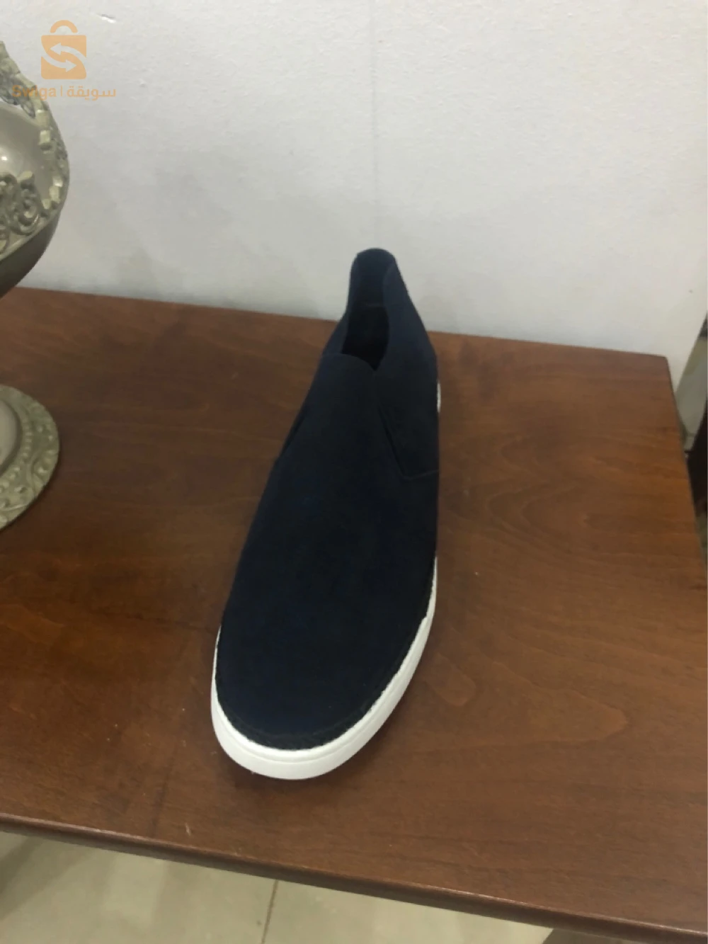 chaussures sketchers original la pointure 44 la couleur bleu foncé et merci