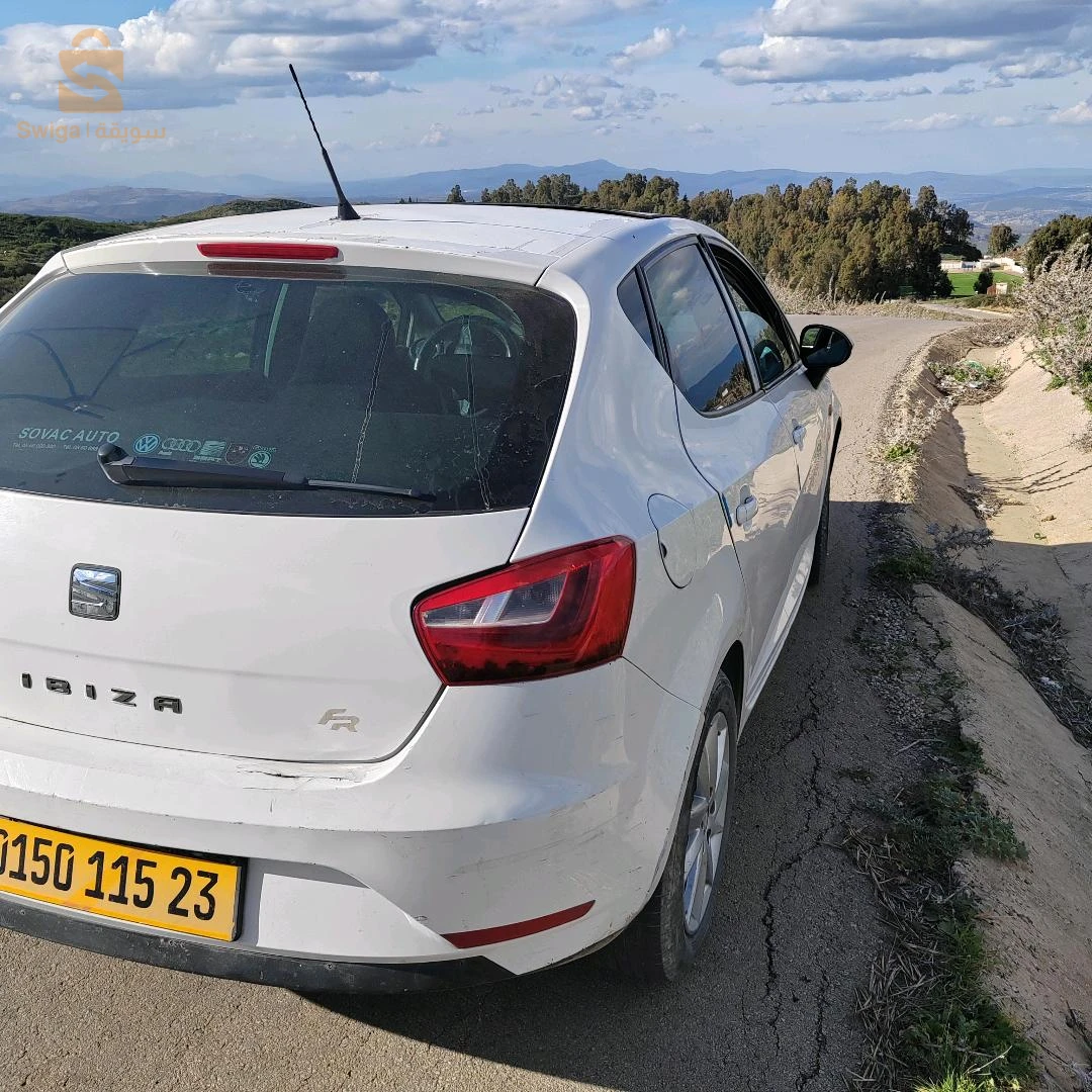 Ibiza b toit faha l3wada moteur et la boite 3a chaara