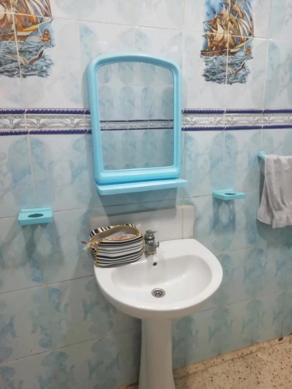 f4 la clim chauf bain la citarne de 1000litre  niveau de villa 1 étage bon voisinage 2 façade