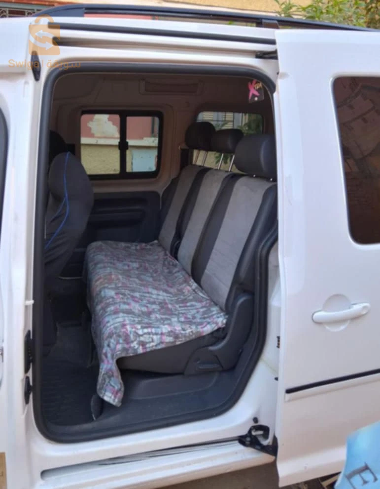 خدام في البيض