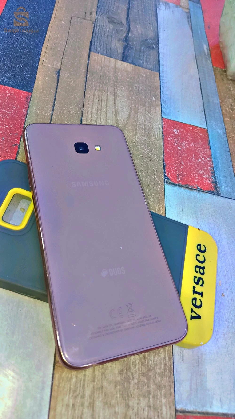 2 تيليفونات 
1 ابو أ93 بيه ب قابسة ب شاغشاغ فيه أفيشار مبدلة 
2 سامسونڨ ج4+ في شارجار و أنتي شوك نبدل بتلقون مليح