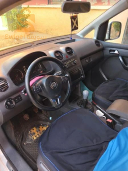 خدام في البيض