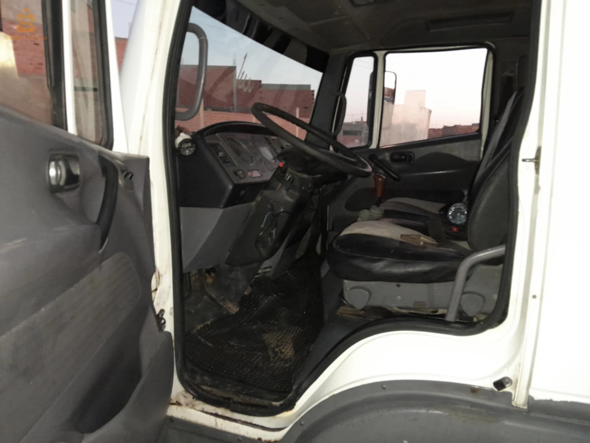 شاحنة نيسان سنة 2005 فيه ابوات وميتور جيمسي للإتصال 0799322352