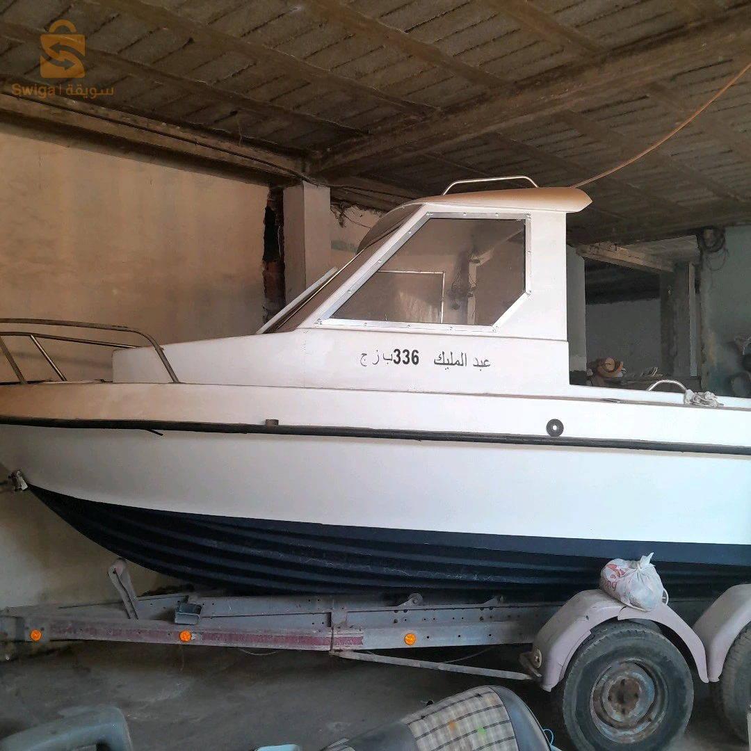 قارب صيد (5 امتار و 70سم ) بمحرك 130 حصان وبدون عرب