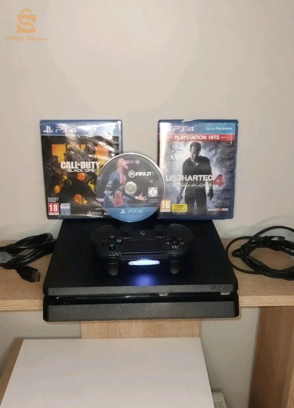 PlayStation 4 slim 1 terabyte 3 jeux une manette