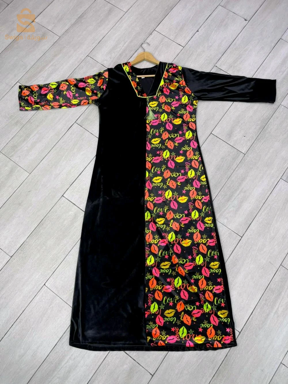 ڨندورة للبيع بـ 230 ألف، اللون الأسود فقط، وكل المقاسات متوفرة.