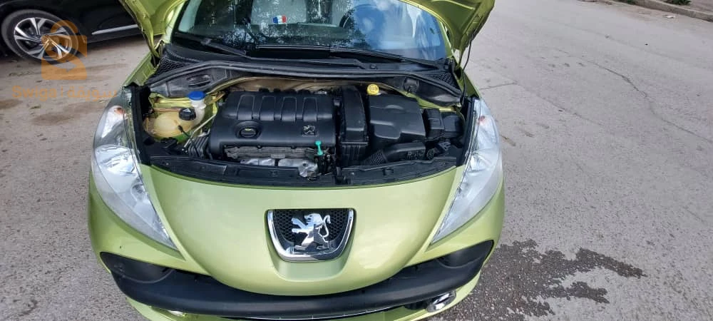 سيارة 207 موتور 1.4 16 v فيها موتور جديد ماشى افو صبيغة على نظافة .كلش مارش