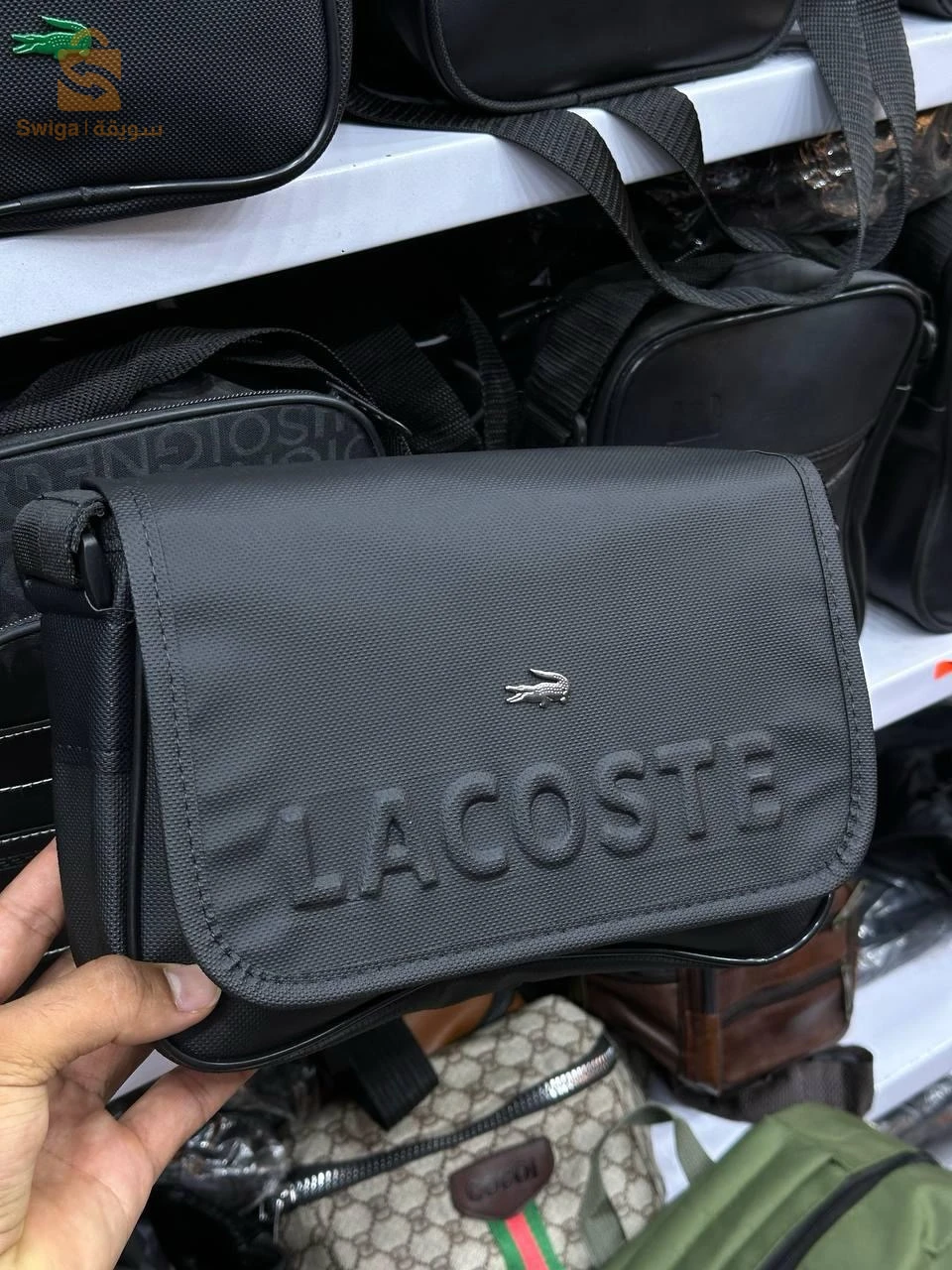 حاملة الأدوات الخاصة بك من Lacoste