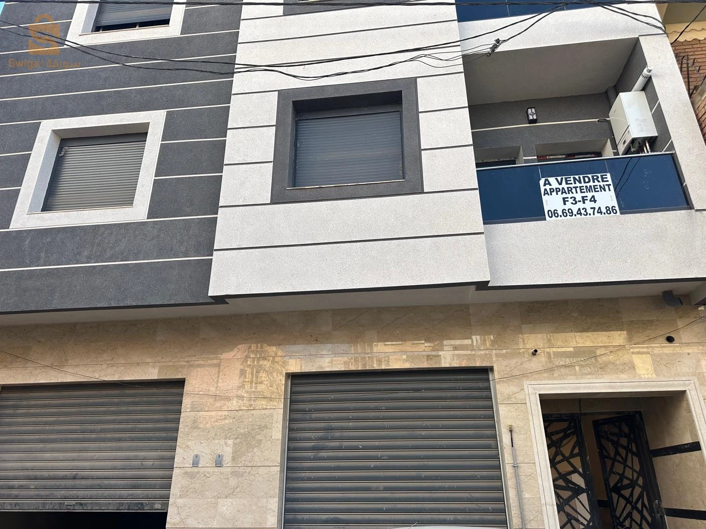 AOUMEUR promotion immobilière vous propose un trés joli des appartements F3+F4avec térasse EN VENTE,situé à « cité petit »  (ORAN) 
 
✔️la superficie F3+F4 107m2
✔️R+6
✔️ascenseur 
✔️chauffage central
✔️Cuisine meublée et aménagé 
✔️Visionphone
✔️Salle de bain moderne 
✔️L’appartement ensoleillé
✔️bache à eux + les citernes 
✔️deux appartements par paliers                             ✔️2 minutes a le grand boulevard cité petit 

⚜️Plus d’informations contactez-nous :
tel:0669437486(WhatsAp/viber