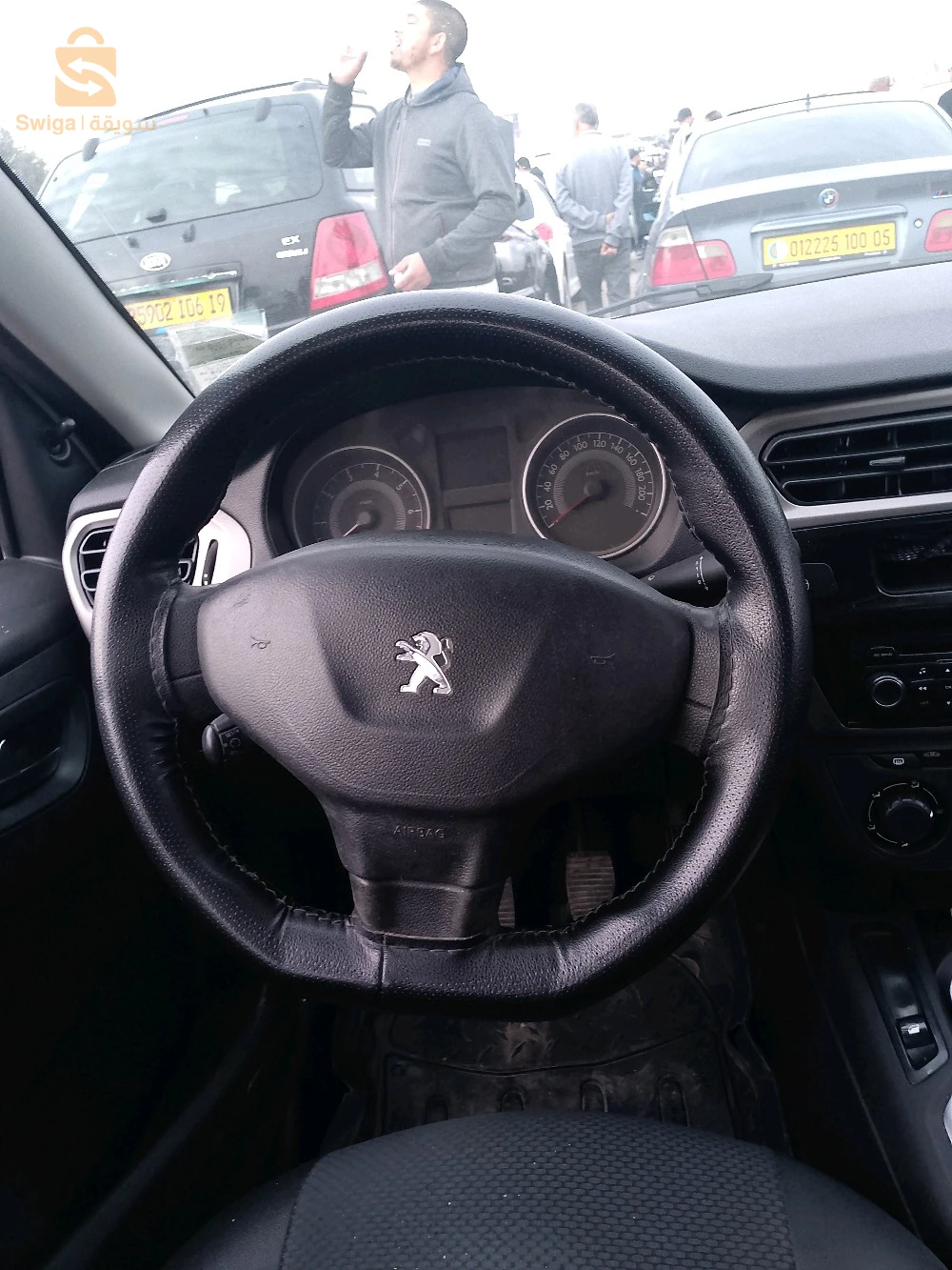 سيارة نظيفة السبيغة ما فيهاش الفروة ما فيهاش