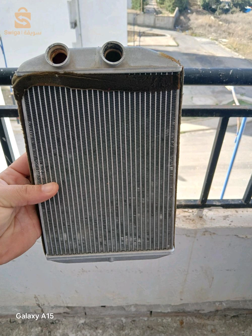 je mais le matériel très bonne qualité. table de travail/armoire pizza 🍕 🍕/ radiateur chauffage kangoo 1.5 dci d'origine très bonne état