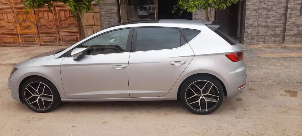 À vendre leon 1 er main
