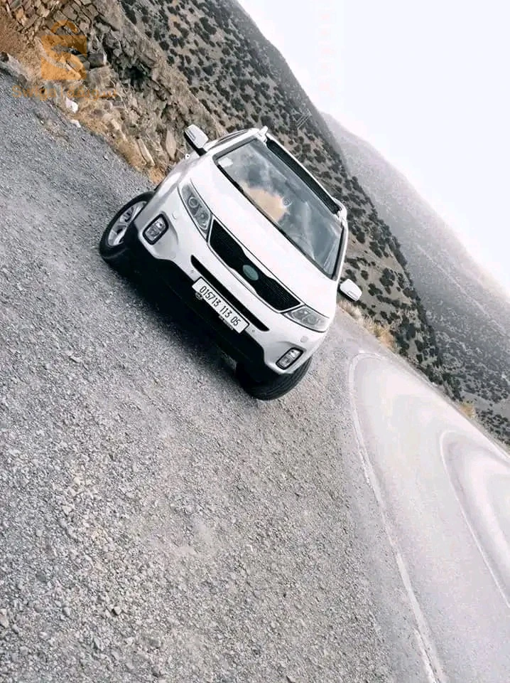 سيارة. نضيفة