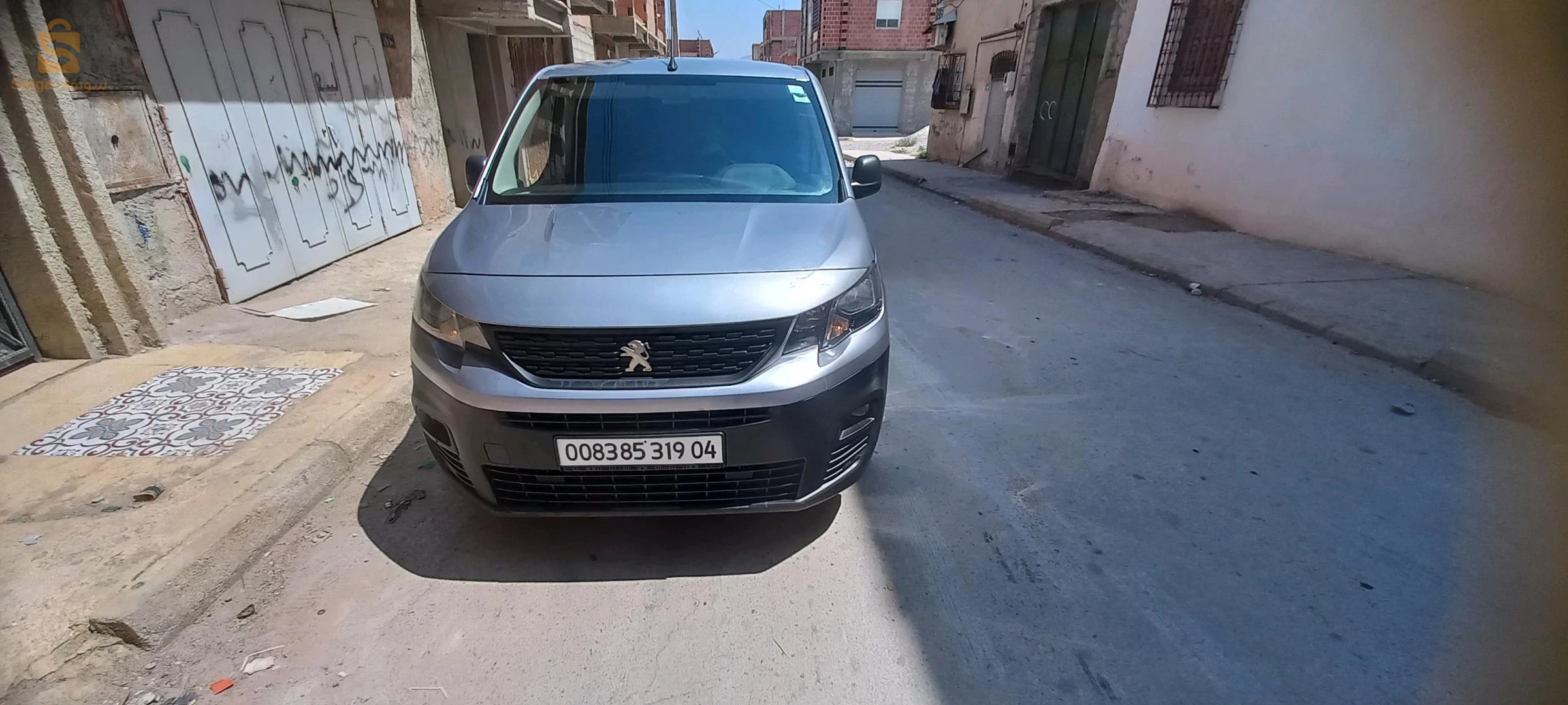 سيارة تجارية