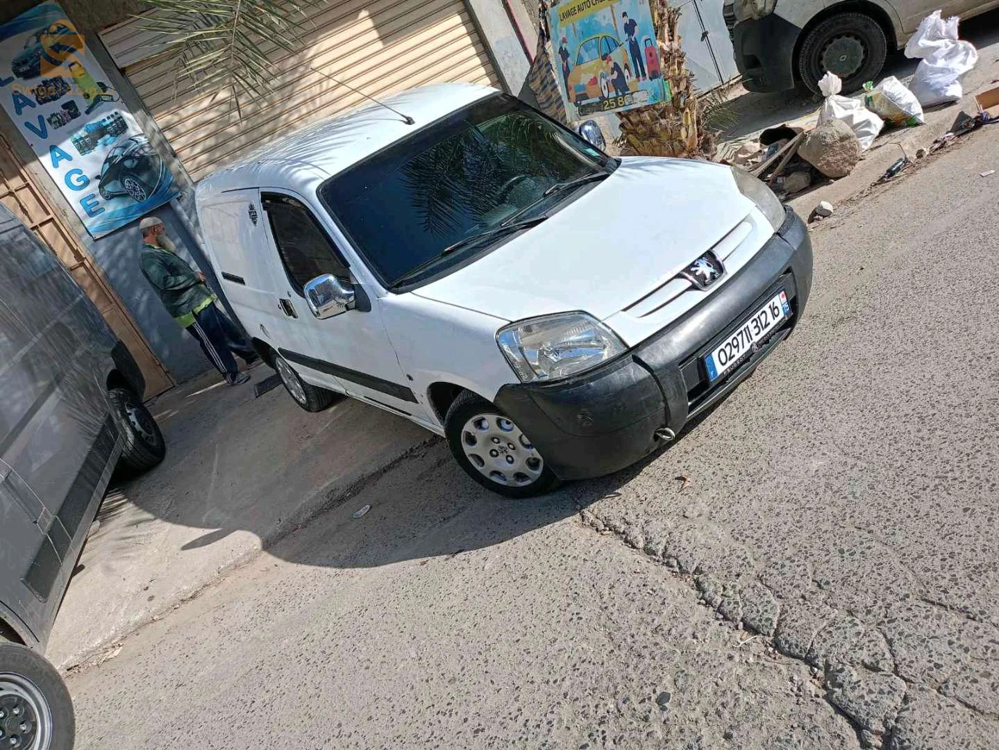 سيارة مشاء الله متسخن متنقص صبيغة فيها لال برك