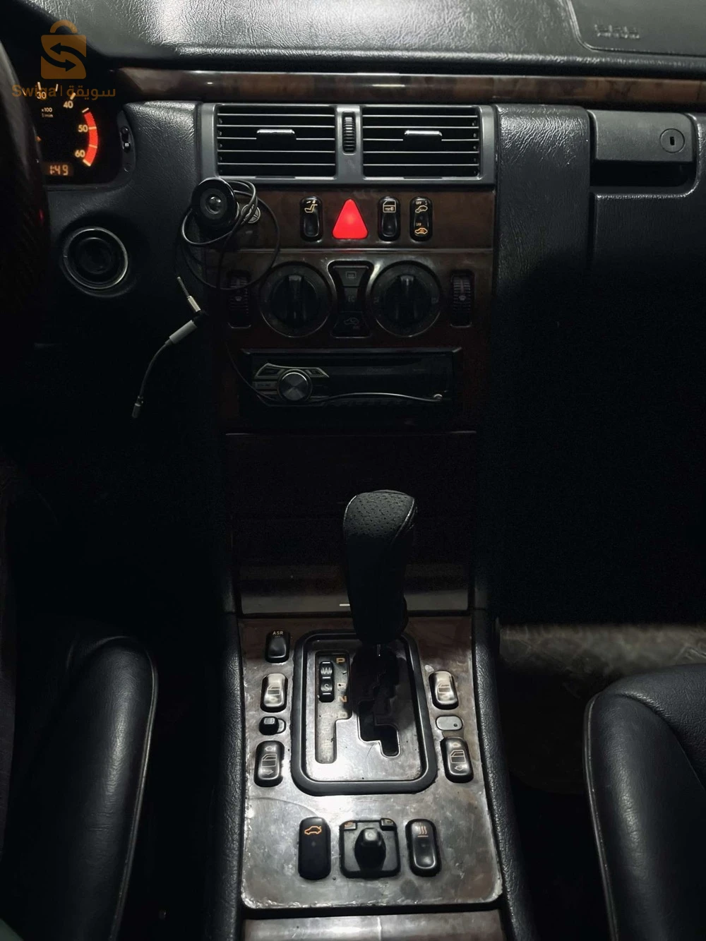 merceses E220 W210 année 2000 
boite automatique 
Moteur om 611 ( CDI 1 )
Fiha bretal 3la ndafa moteur mrigal kilométrage 562000 km