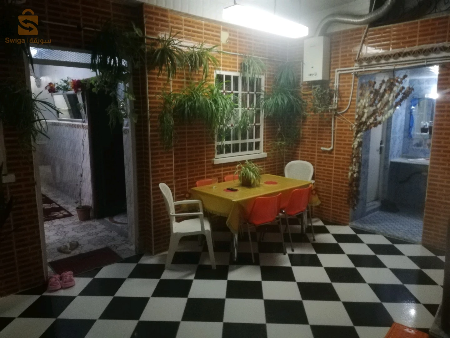 منزل للبيع. 150 م عقد ملكية ودفتر عقاري. 4غورف ومطبغ . متواجد في ولاية البليدة بلادية الصومعة مركز بهلي . متواجد في منطقة فيها كول مستلزمات الحيات