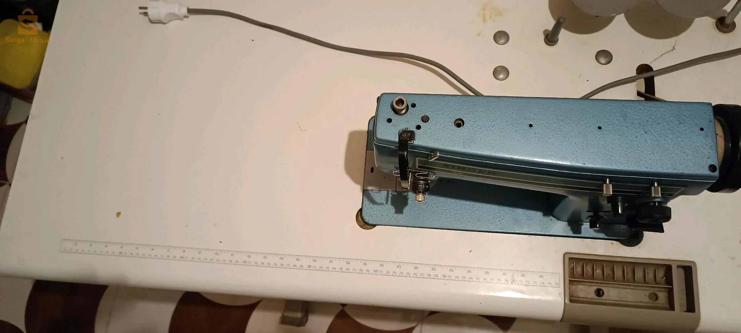 آلة خياطة عصرية حديثة