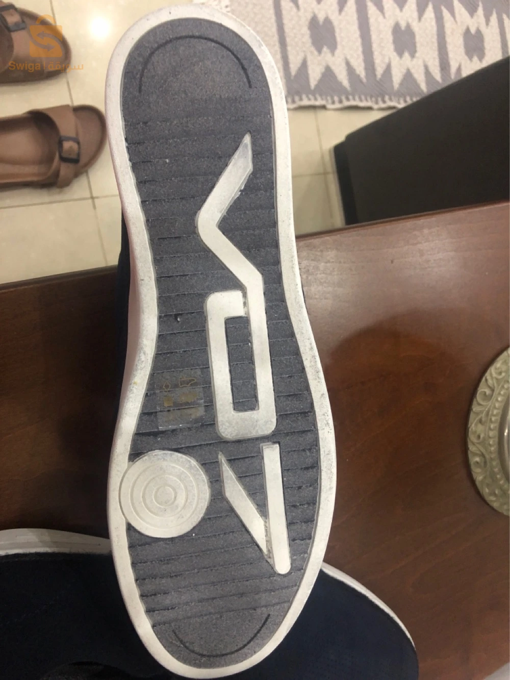 chaussures sketchers original la pointure 44 la couleur bleu foncé et merci