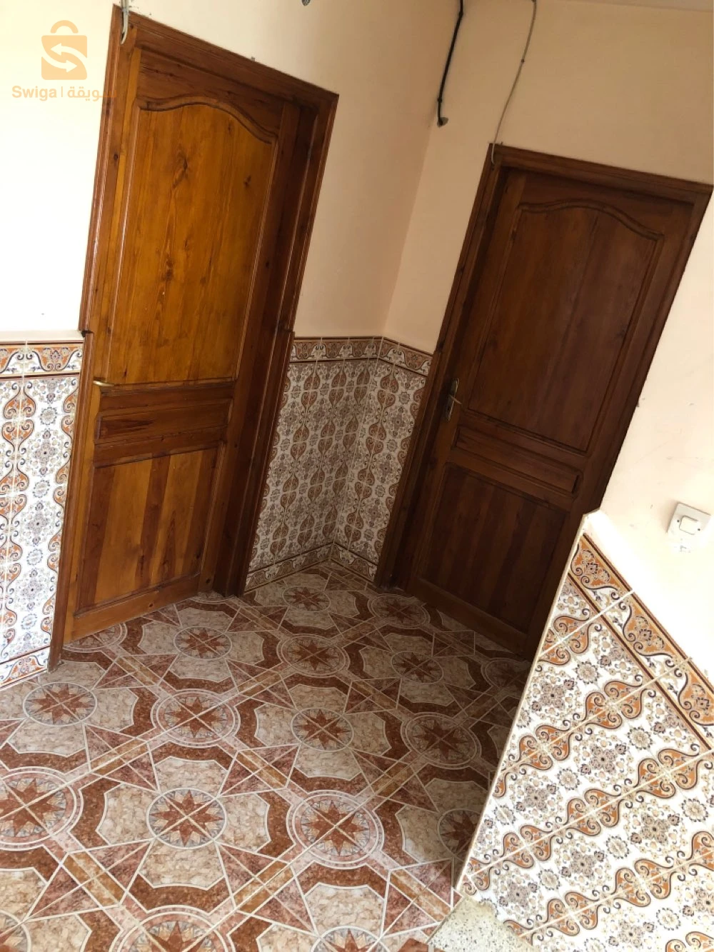 للبيع: مبنى سكني