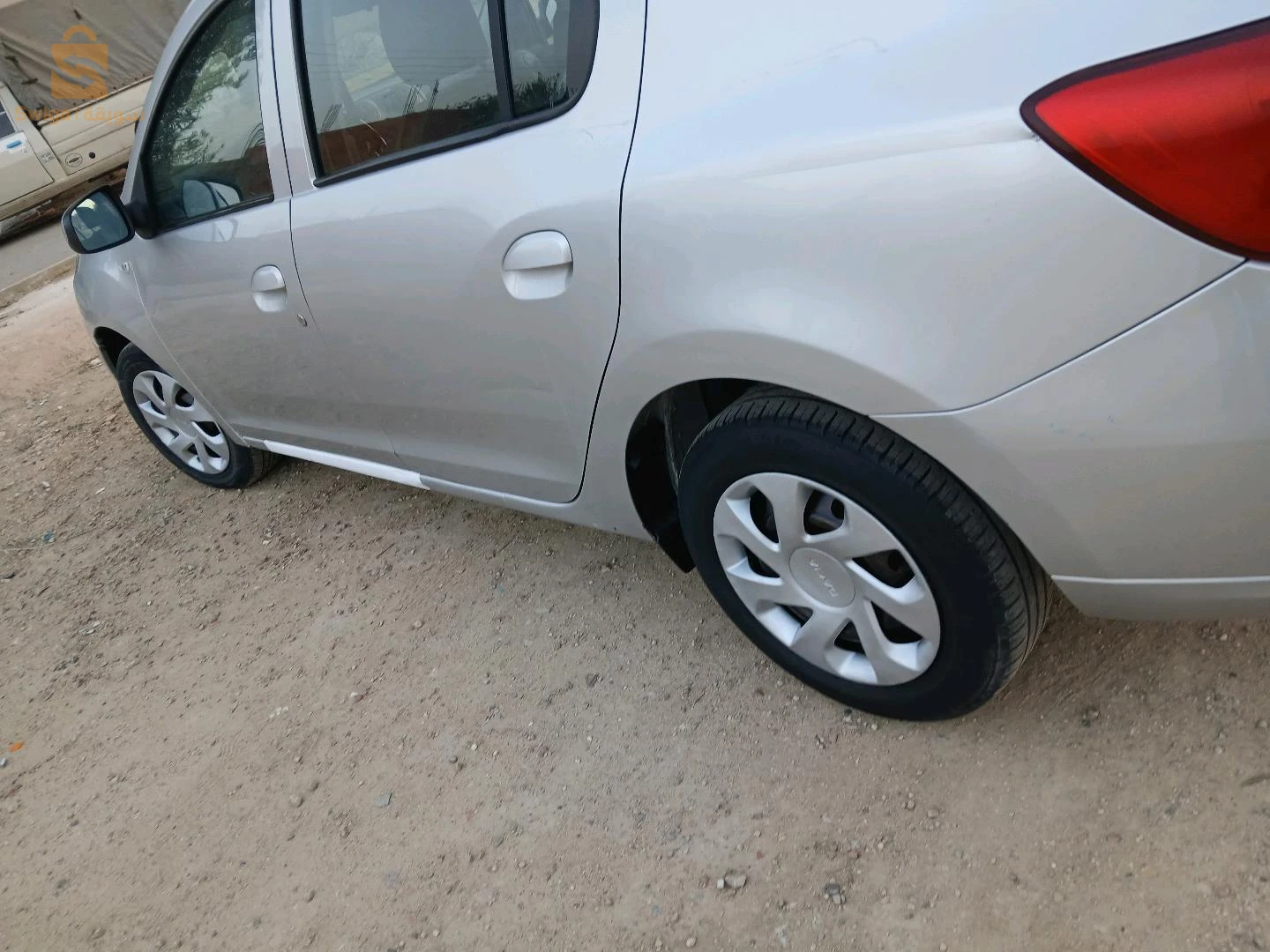 سيارة جديدة ونقيا