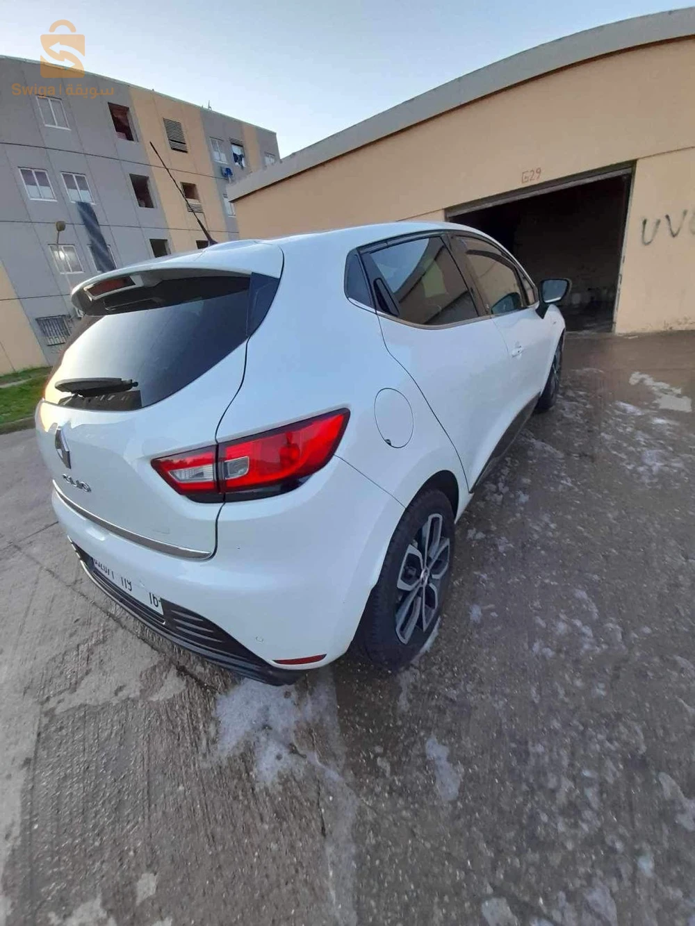 Clio 4 limited 2 0,9 TCE avec toit panoramique