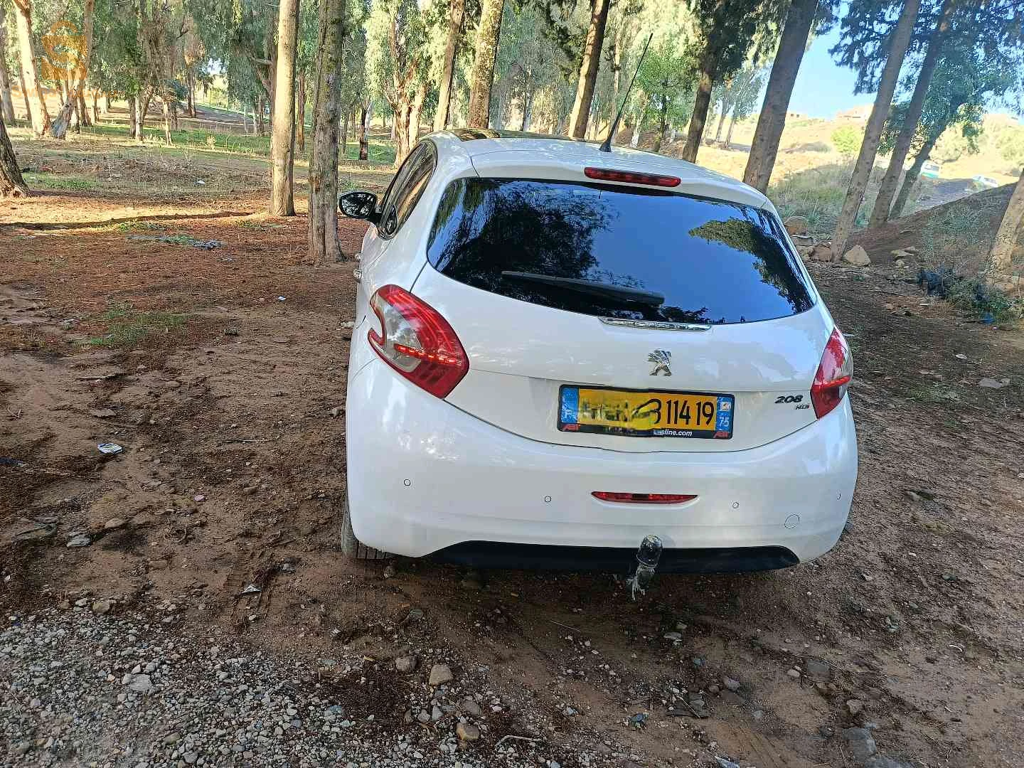 سيارة فيها متور محطوط
