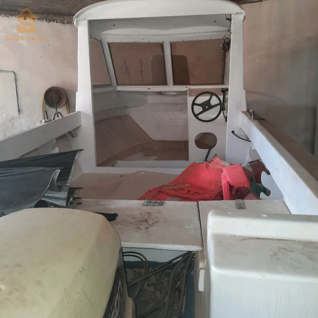 قارب صيد (5 امتار و 70سم ) بمحرك 130 حصان وبدون عرب