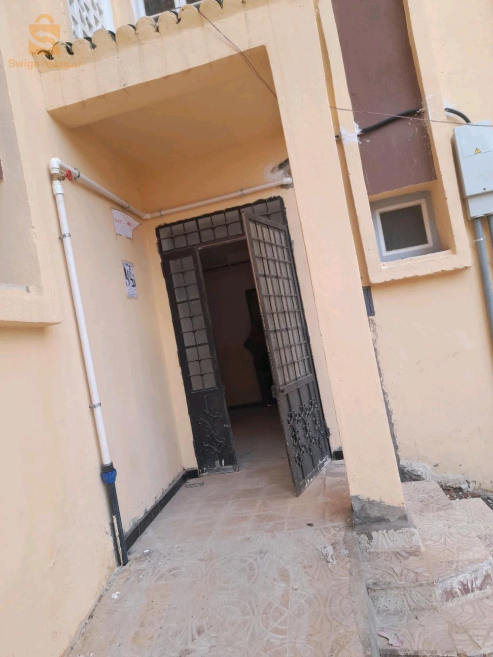 حي 270 مسكن تحت القطب الحضري بجانب الطريق السيار شمال جنوب الشقة تقع في الطابق الثالث بكل الوثائق  في حي هادئ