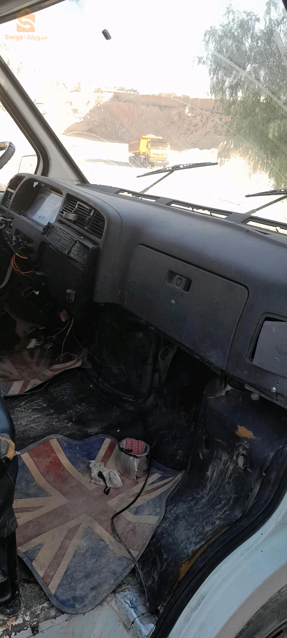 رونو ترافيك اسانس غاز فيها موتور ار 21  ما ينقص ما يسخن ما فيهاش صبيغة فيها بواط 5 مخدومة جديدة فيها روض ملاح فيها 9 بلايص تاع خدمة