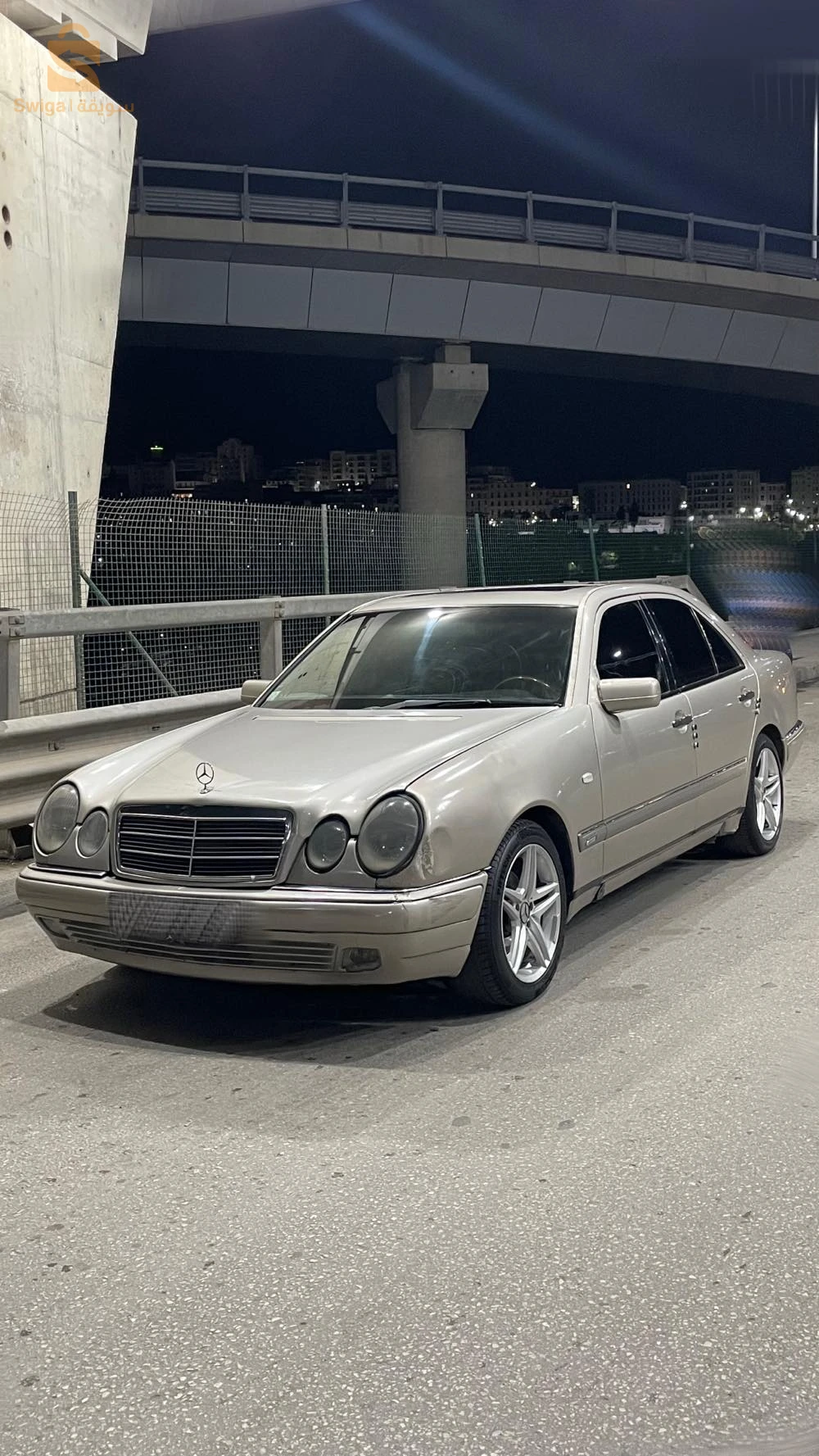 merceses E220 W210 année 2000 
boite automatique 
Moteur om 611 ( CDI 1 )
Fiha bretal 3la ndafa moteur mrigal kilométrage 562000 km