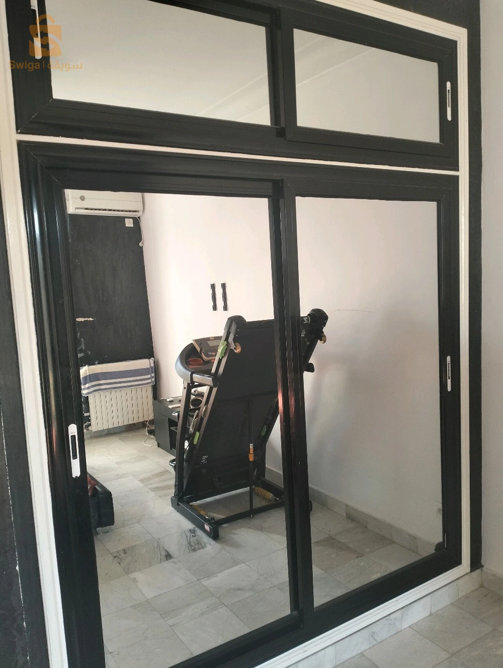 chambre a couché bon état un lit 2 places +une armoire en aluminium+un meuble télé+une table de nuit