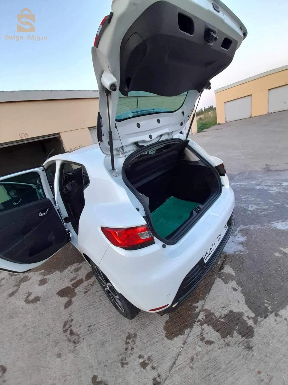 Clio 4 limited 2 0,9 TCE avec toit panoramique