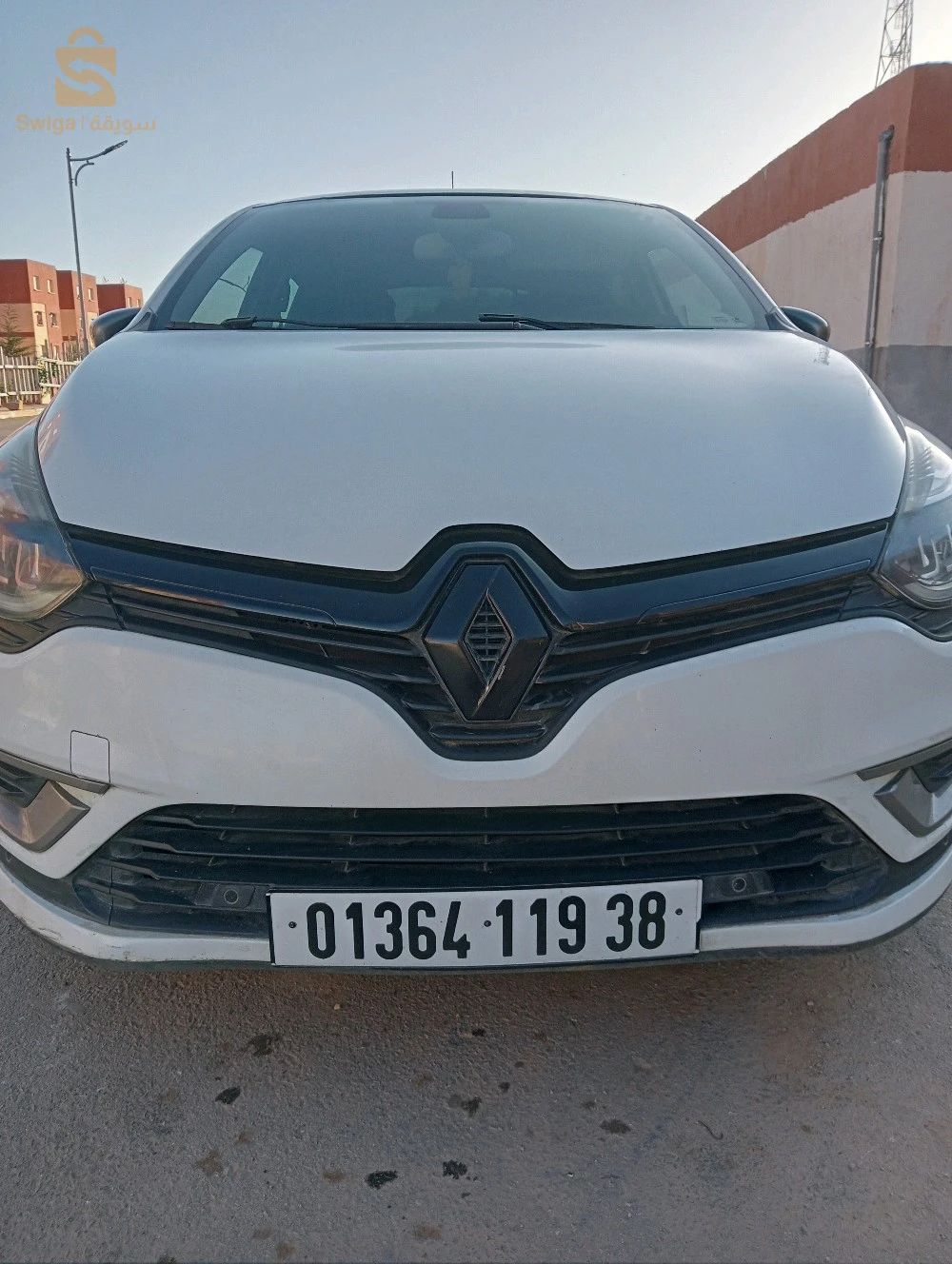شق صغير فقط