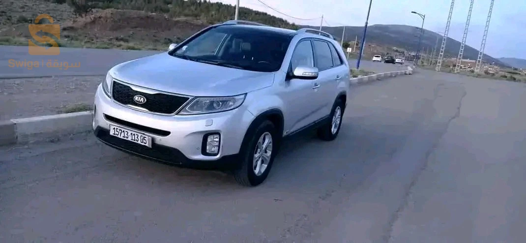 سيارة. نضيفة