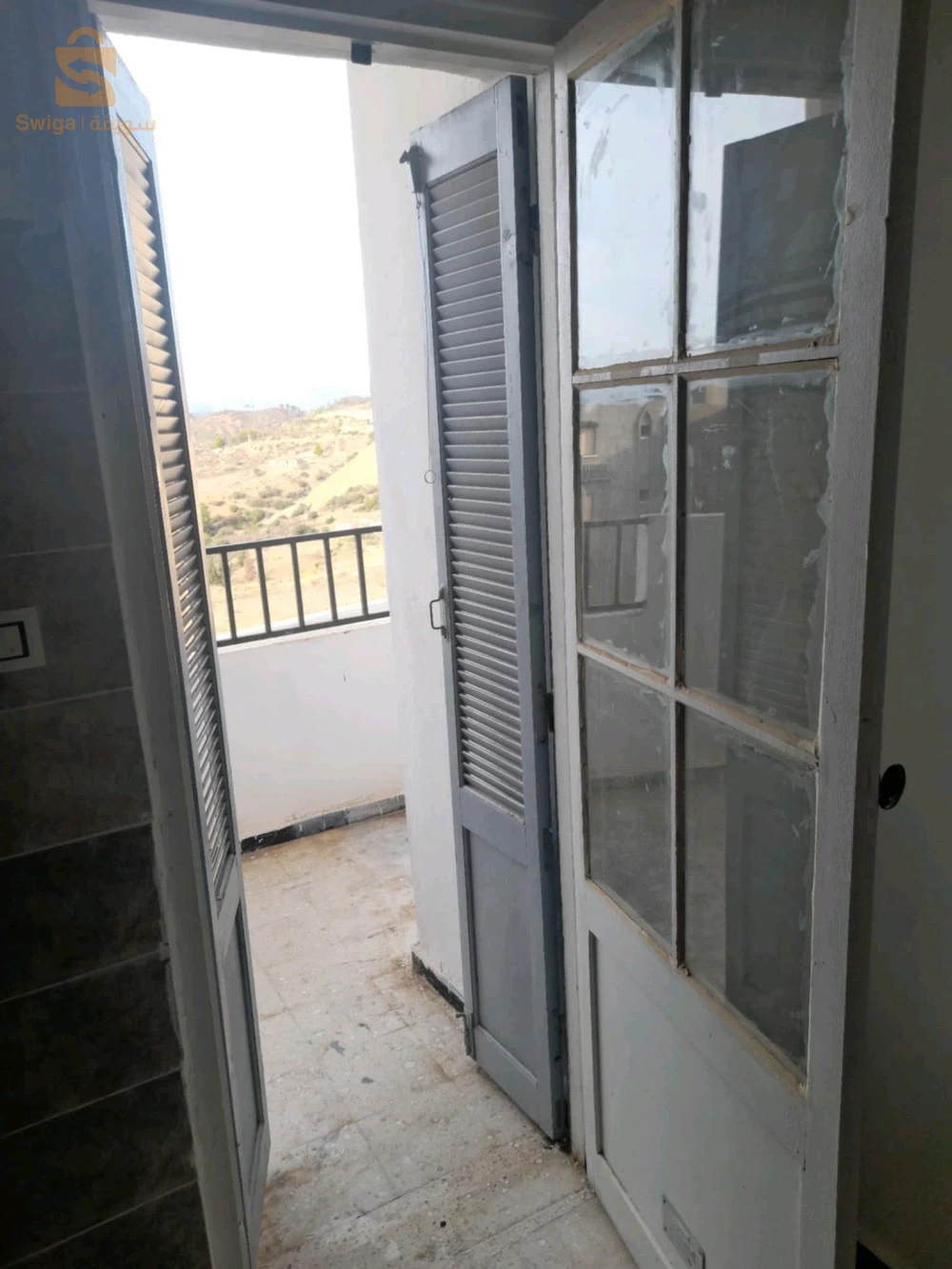 حي 270 مسكن تحت القطب الحضري بجانب الطريق السيار شمال جنوب الشقة تقع في الطابق الثالث بكل الوثائق  في حي هادئ