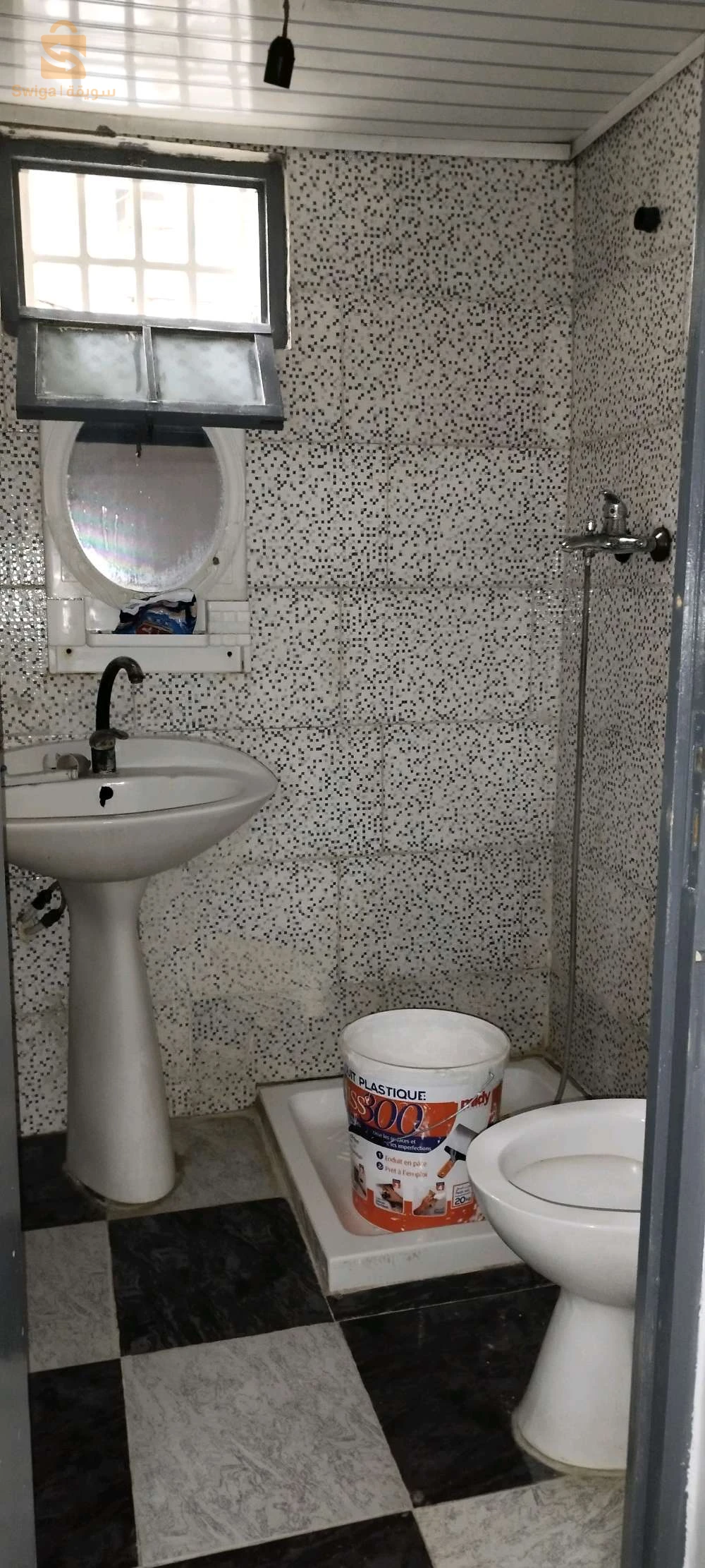 Belle maison F2 a louer sur l'ancienne ville d`AKBOU (LA PLACE)  a coté des contributions et local de L' OA.
citerne d'eau 1000l avec pompe/petite cour/cuisine/ 2 chambre/ salle de bain