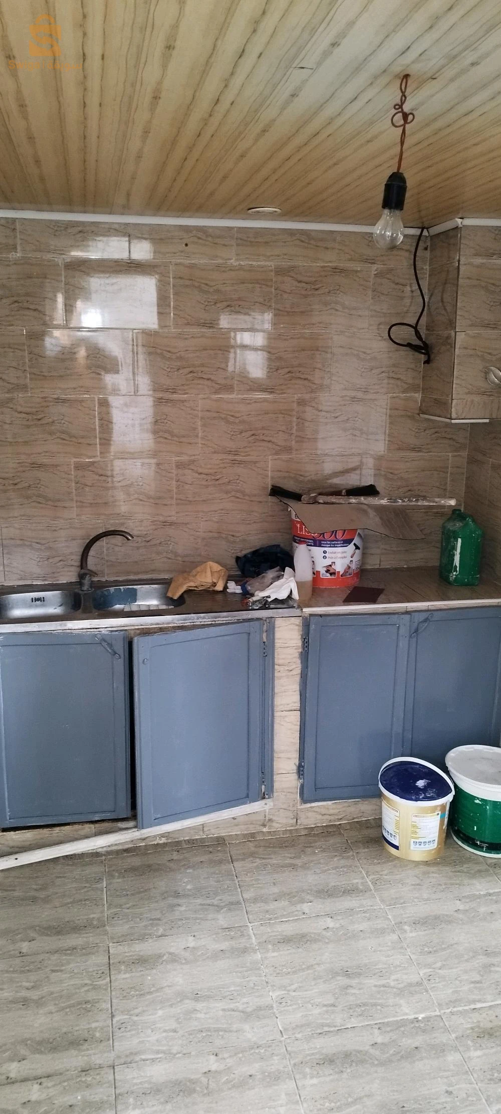 Belle maison F2 a louer sur l'ancienne ville d`AKBOU (LA PLACE)  a coté des contributions et local de L' OA.
citerne d'eau 1000l avec pompe/petite cour/cuisine/ 2 chambre/ salle de bain