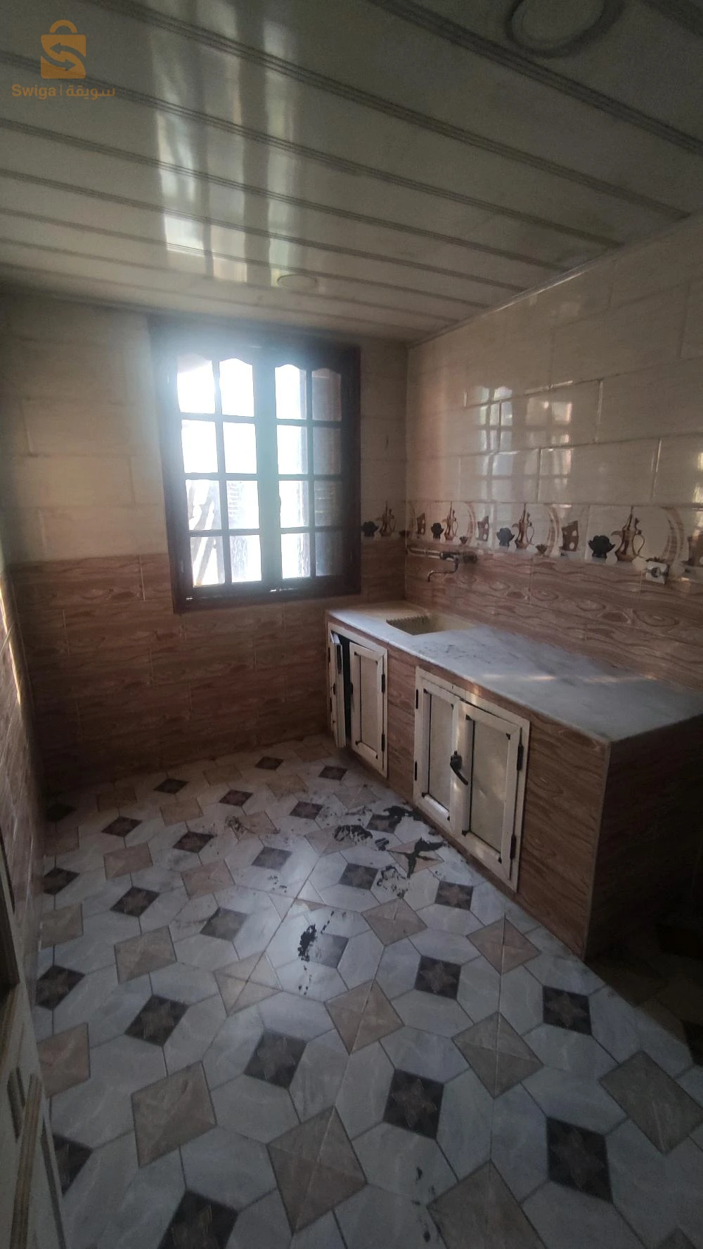 شقة سكنية مجهزة بالغاز والماء والكهرباء 
في حي تالنجاست (رقم10)