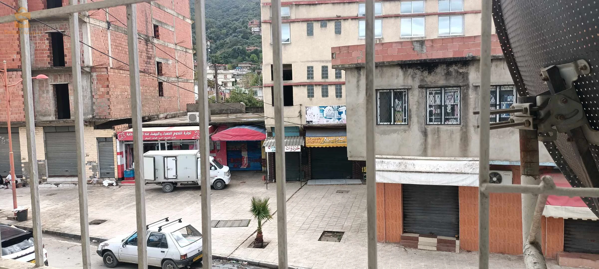 شقة للبيع وسط بلدية العنصر