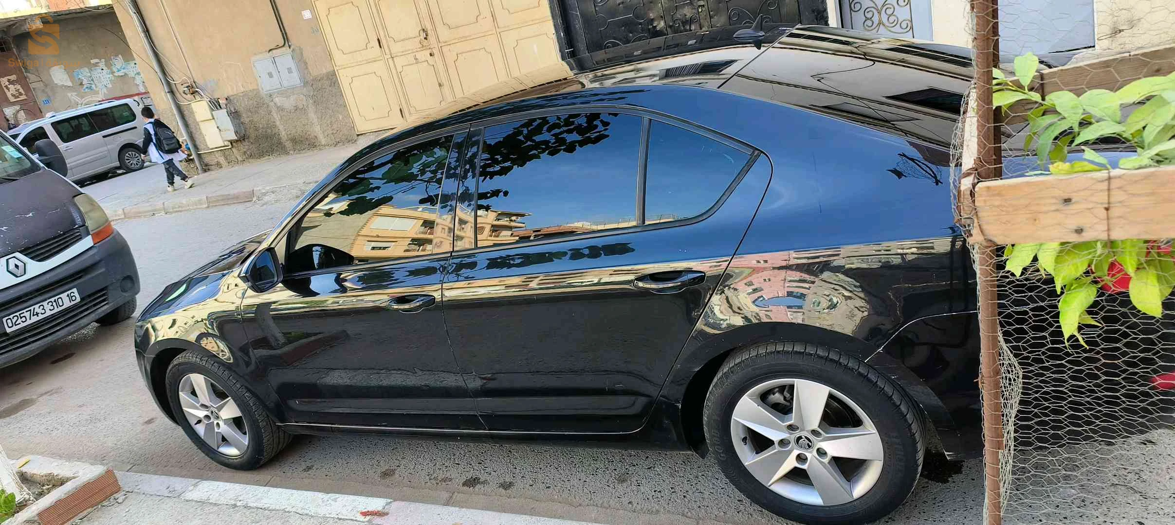 سيارة اوكتافيا 
2l 
143ch