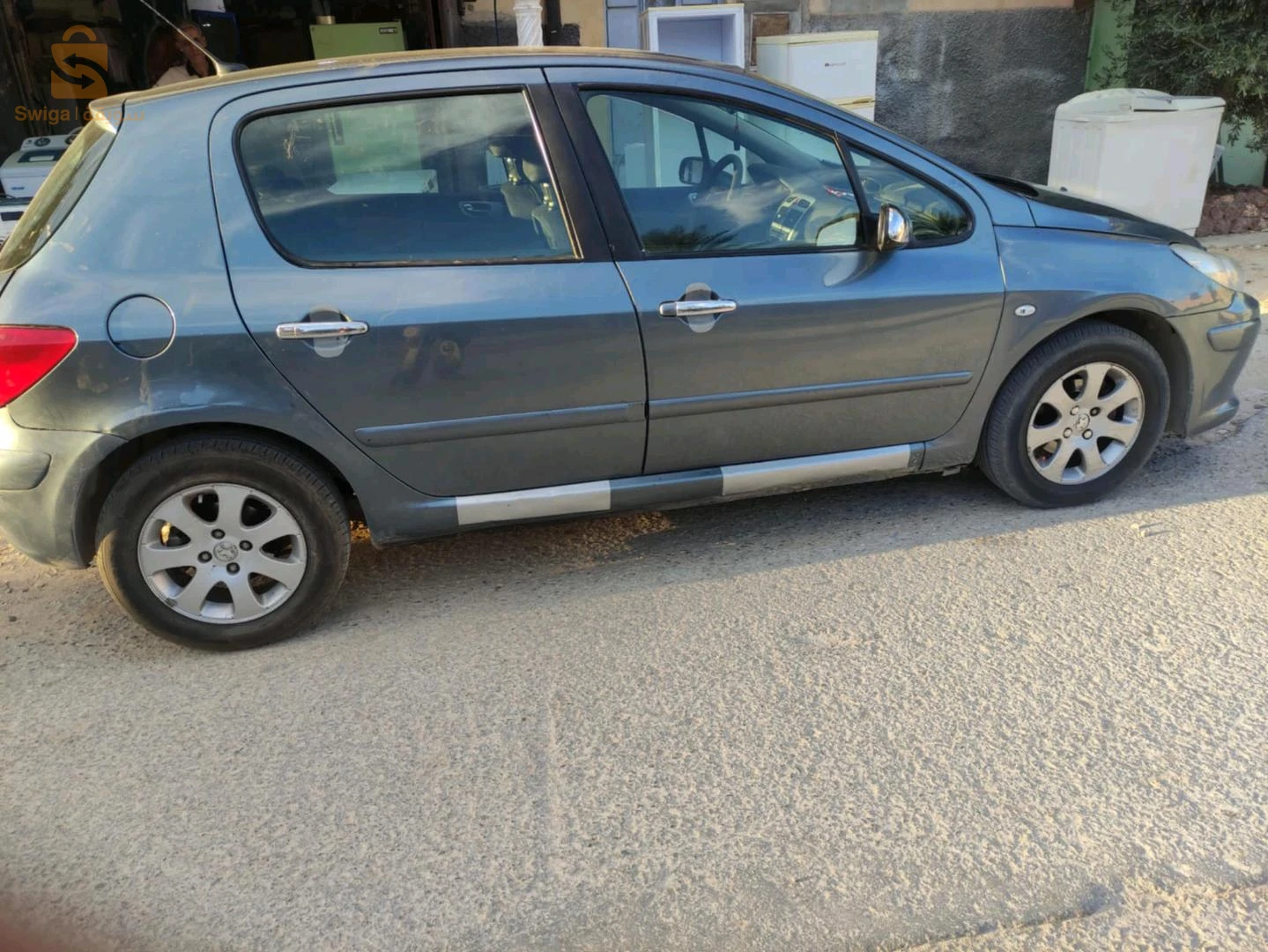 307 2 L 110 بوش فيها 2 أل افوا وال اريار فيه شويا بانتورة .