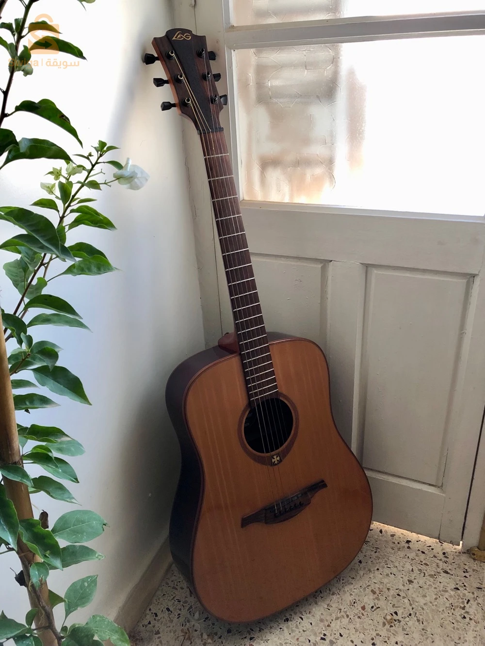 Guitare acoustique Lag