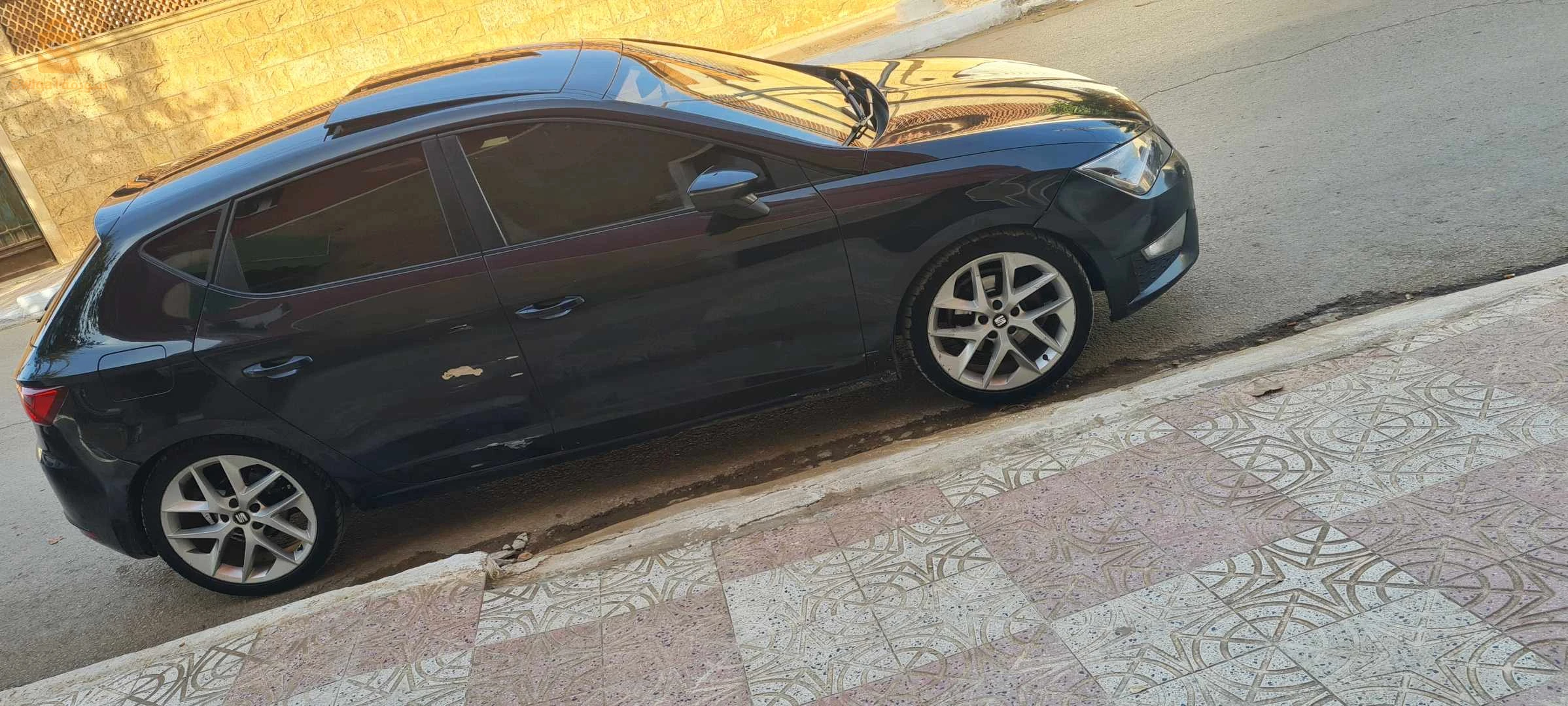 سيارة سيات ليوم 2014 ماشية 300الف فيها شويا معود في البيبان راهم باين في لافوطو