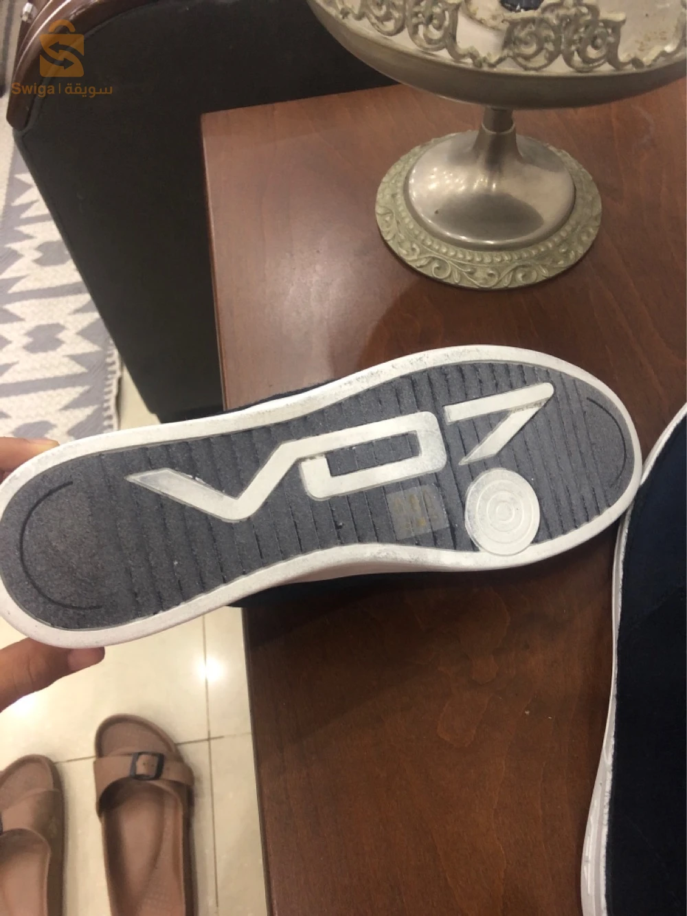 chaussures sketchers original la pointure 44 la couleur bleu foncé et merci
