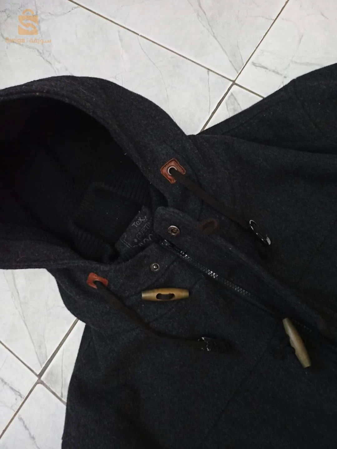 jacket original Cachemire taille L tlebes XL

العرض 60 سم 
الطول 66 سم